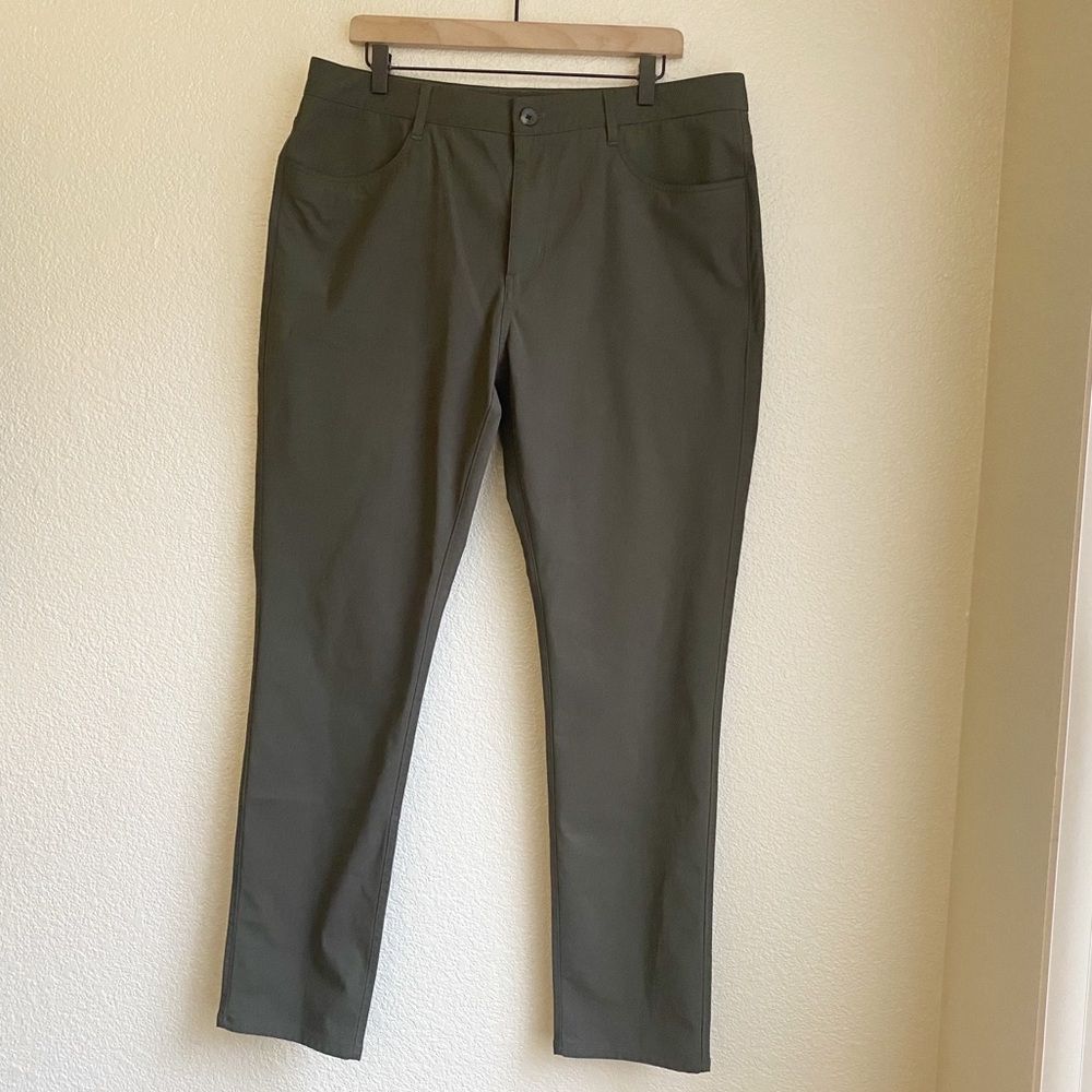 Vuori Meta Pant Athletic Slim Fit in Dark Oregano - Picture 2 of 10